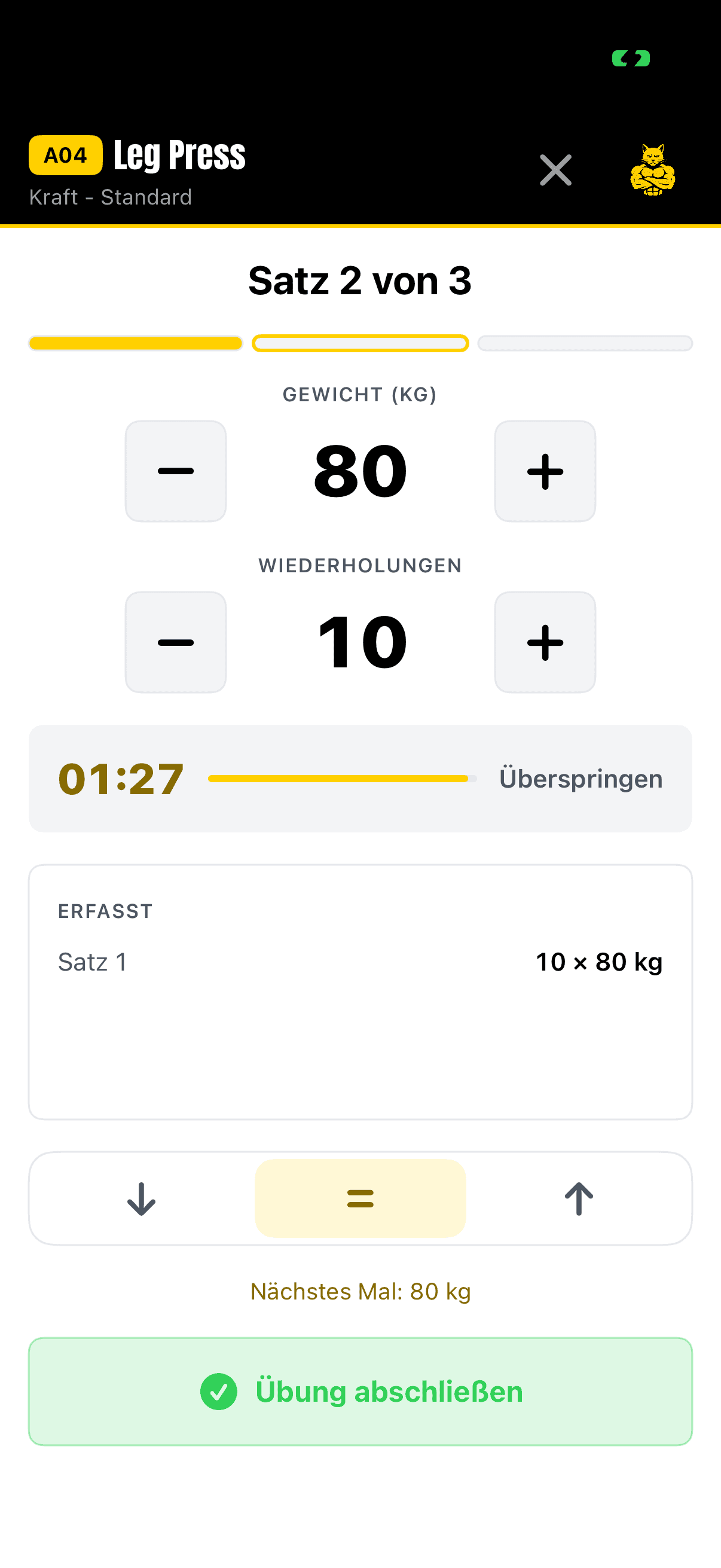 MuscleCat im Training: Satz 2 von 3 an der Leg Press, 80 kg und 10 Wiederholungen, darunter läuft die Pausenuhr.